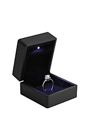 Siyah Işıklı Tektaş Yüzük Kutusu